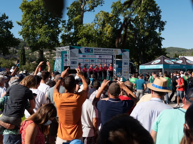Abfahrt vom Mont Ventoux Höhenunterschied 2020 von Vaison-la-Romaine aus.