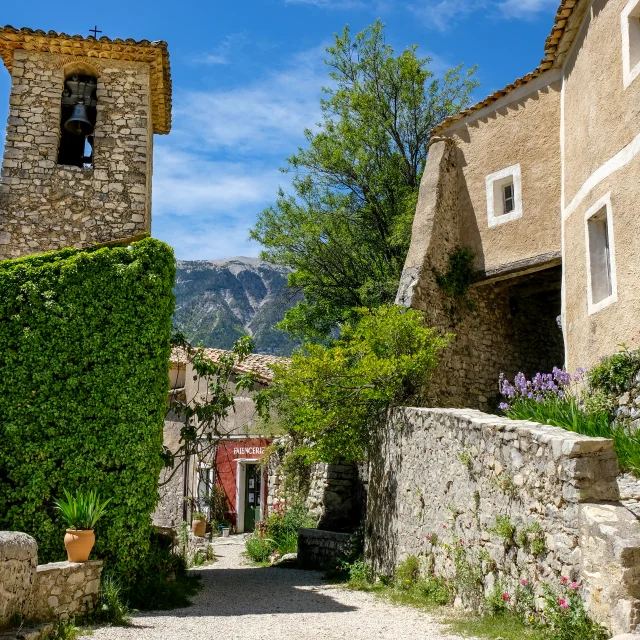 Gasse im Dorf Brantes im Toulourenc-Tal
