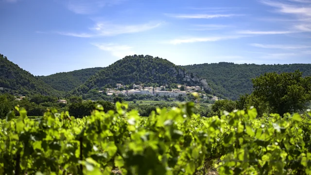 Dorf Seguret im Frühling