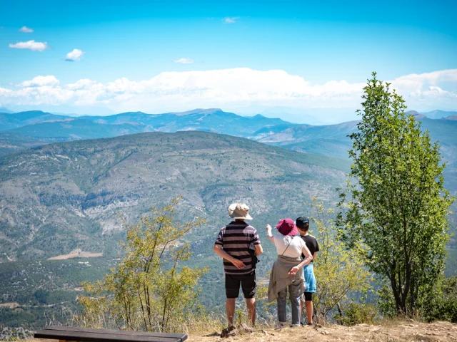 Three people looking at a panorama during a hike on Mont Ventoux