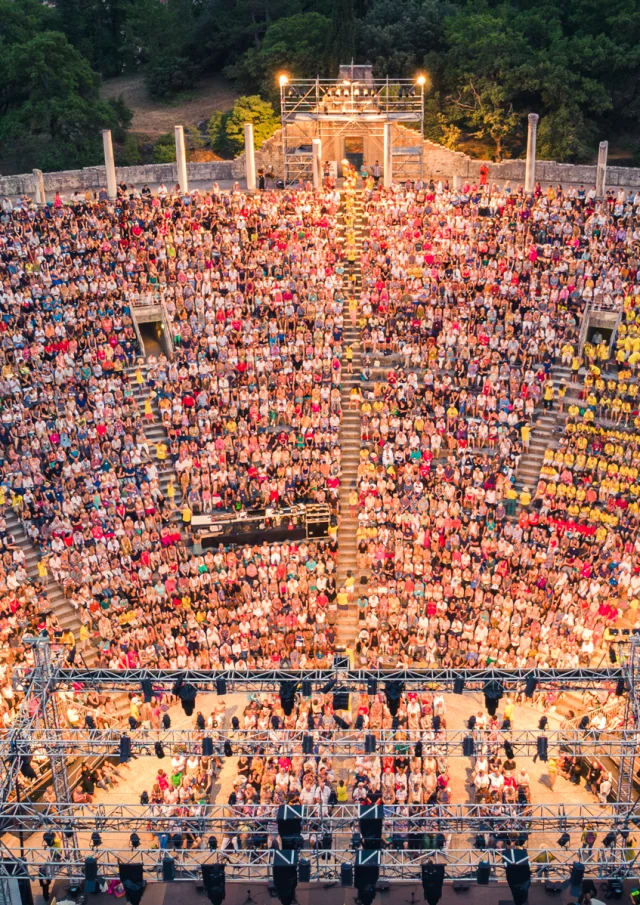 Every three years, thousands of choral singing enthusiasts gather at the Théâtre Antique in Vaison-la-Romaine.