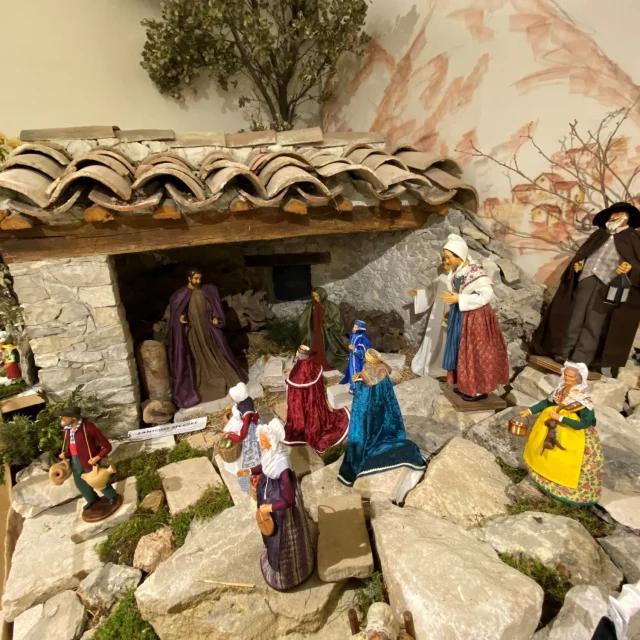 Ausstellung Creche Seguret 06 Rotated