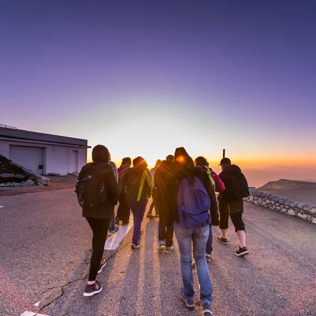 Wanderung zum Sonnenaufgang auf dem Gipfel des Mont Ventoux