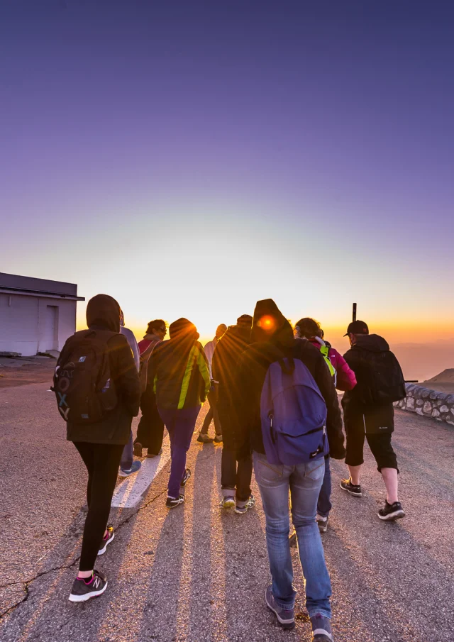 Wanderung zum Sonnenaufgang auf dem Gipfel des Mont Ventoux